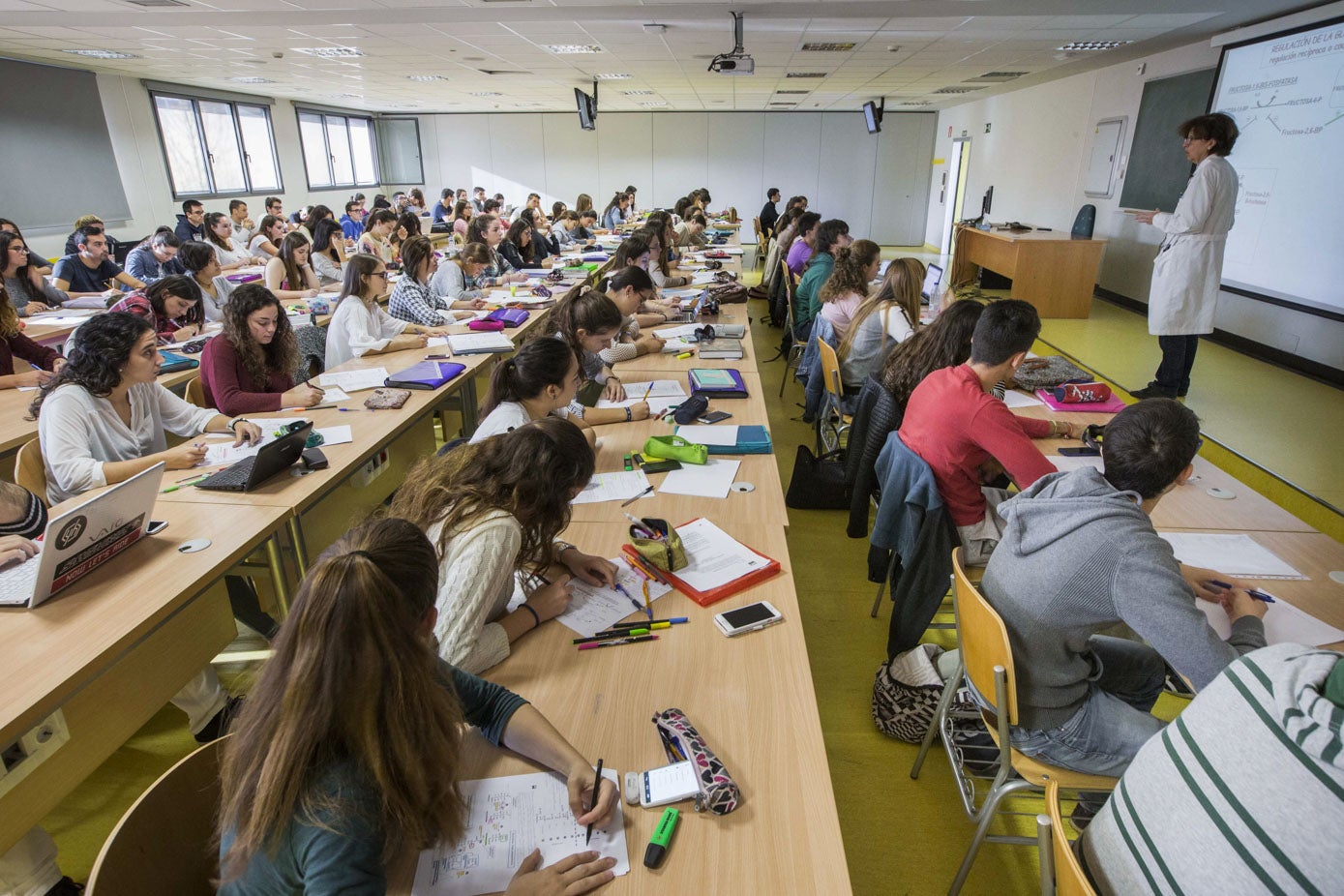 Alumnos de primero de Medicina en una clase en 2015.