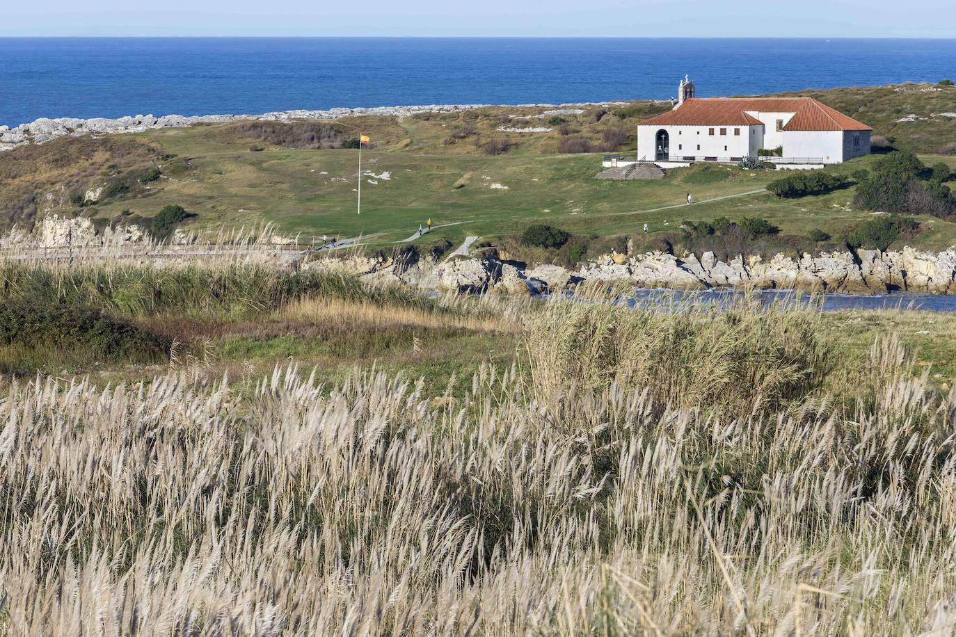 Virgen del Mar. Se restaurará el suelo y la vegetación, se erradicarán las especies invasoras y se delimitará su uso público. Está previsto actuar en esta zona durante el verano y otoño de 2024