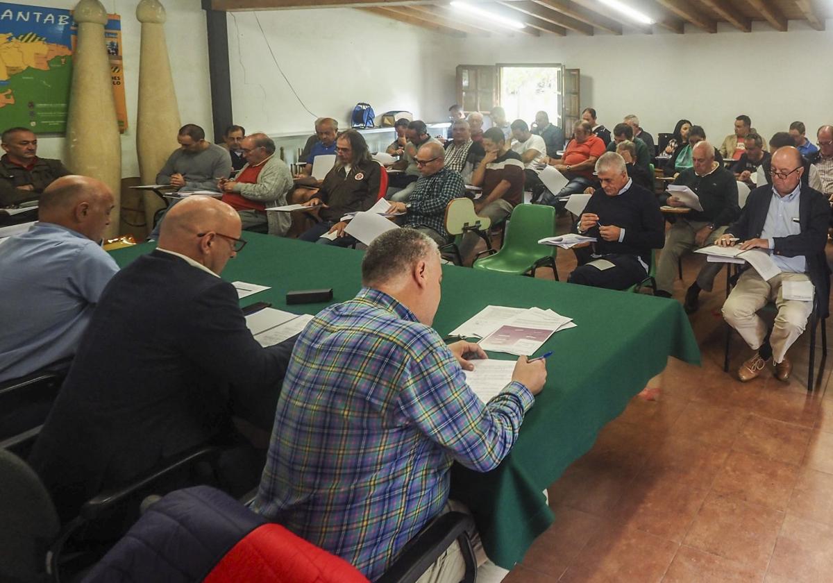 Asamblea de octubre de 2022 en la que se aprobó la reestructuración de las Ligas Regionales.