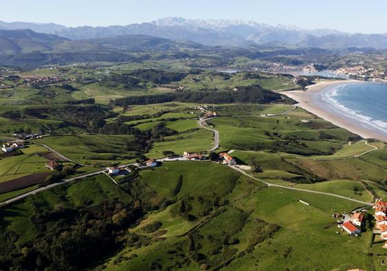 El pueblo de Gerra y la pedanía de Los Llaos, considerado el corazón del Parque de Oyambre, no disponen de saneamiento.