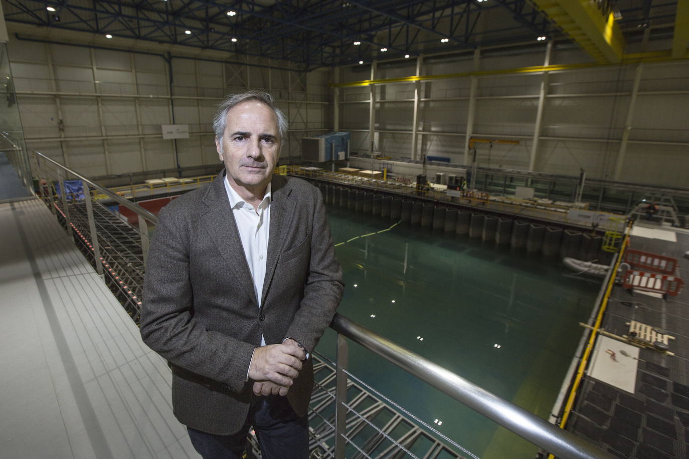 Íñigo Losada en las instalaciones del Instituto de Hidráulica de la Universidad de Cantabria.