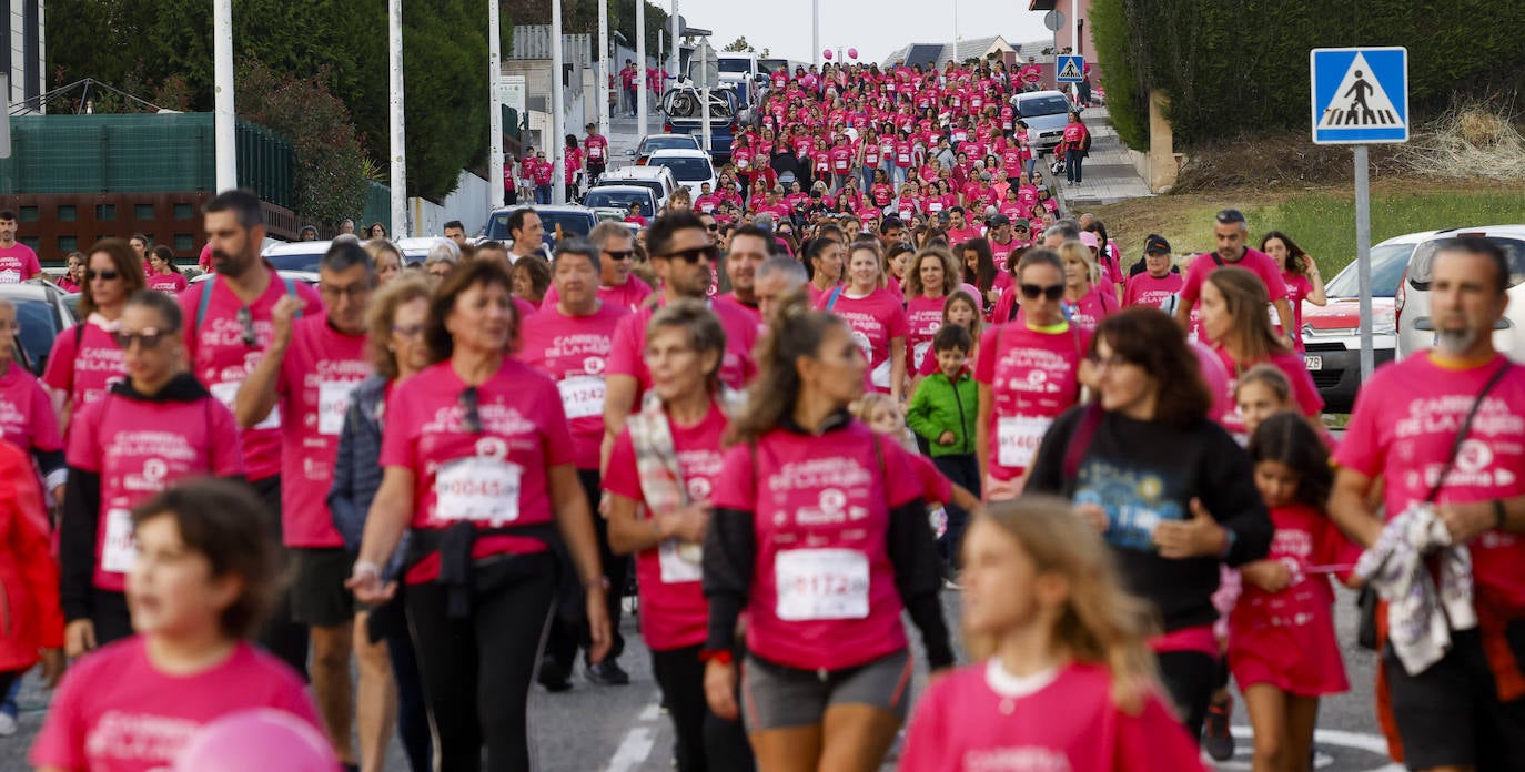 Las calles estaban abarrotadas de participantes que vestían la camiseta rosa y que con ello dejaron su granito de arena por la causa.