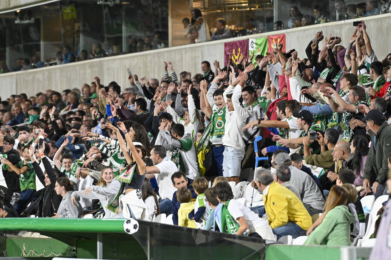 Los aficionados vibraron durante los 90 minutos