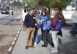 Un grupo de voluntarias del Domund, durante su recorrido de este domingo por El Sardinero.