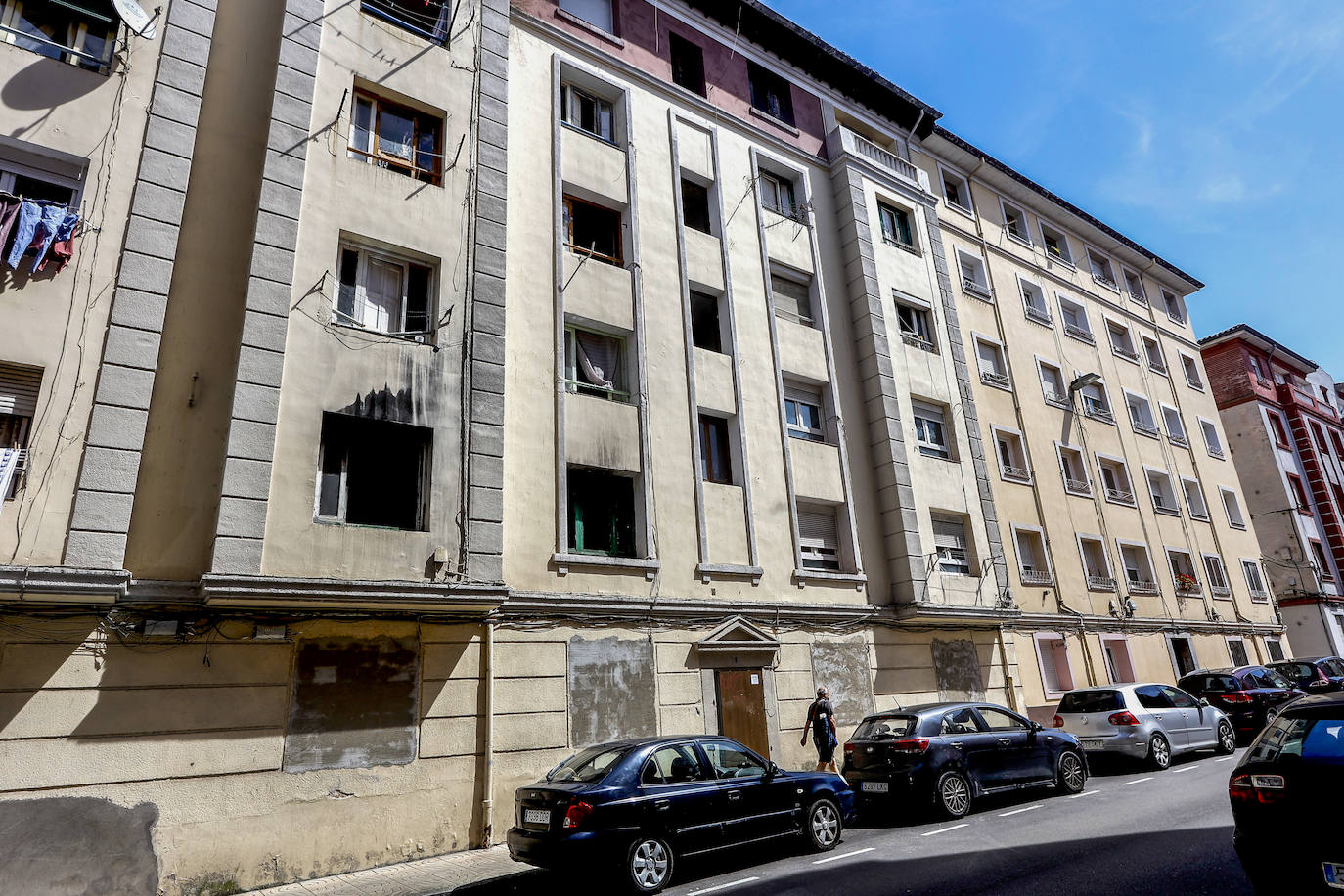 Edificio de la calle Marqueses de Valdecilla y Pelayo en el que se habilitarán 12 pisos de alquiler social.