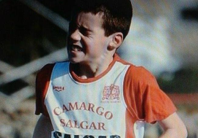 Mantilla, en pleno sprint en un carrera cuando era benjamín.