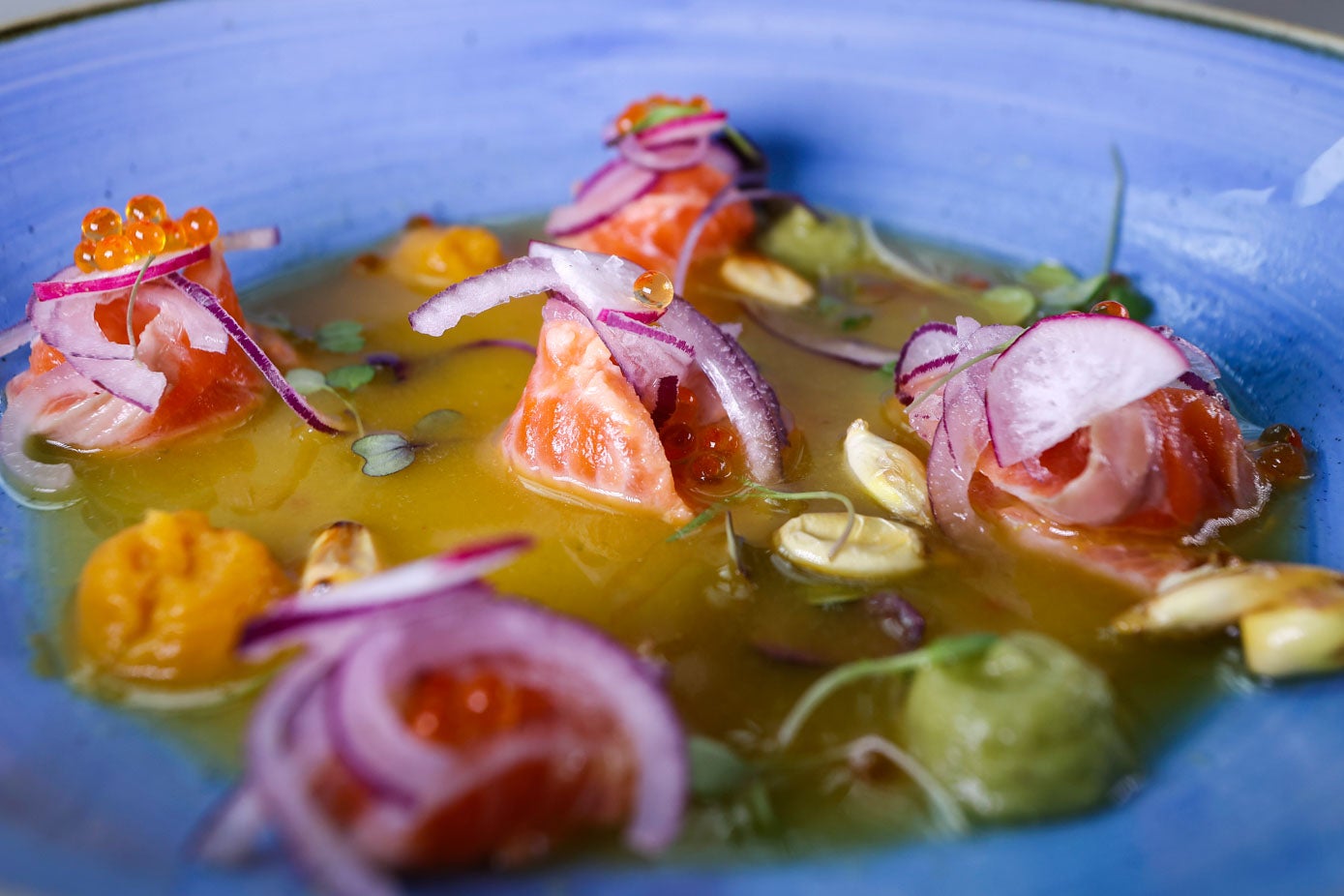 Los aspirantes han tenido que elaborar un plato de trucha salmonada y otro con conejo.