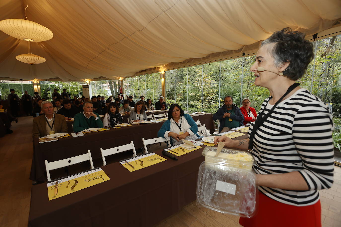 María Martínez Diego, quesera y copropietaria de La Jarradilla, en Tezanos de Villacarriedo. 