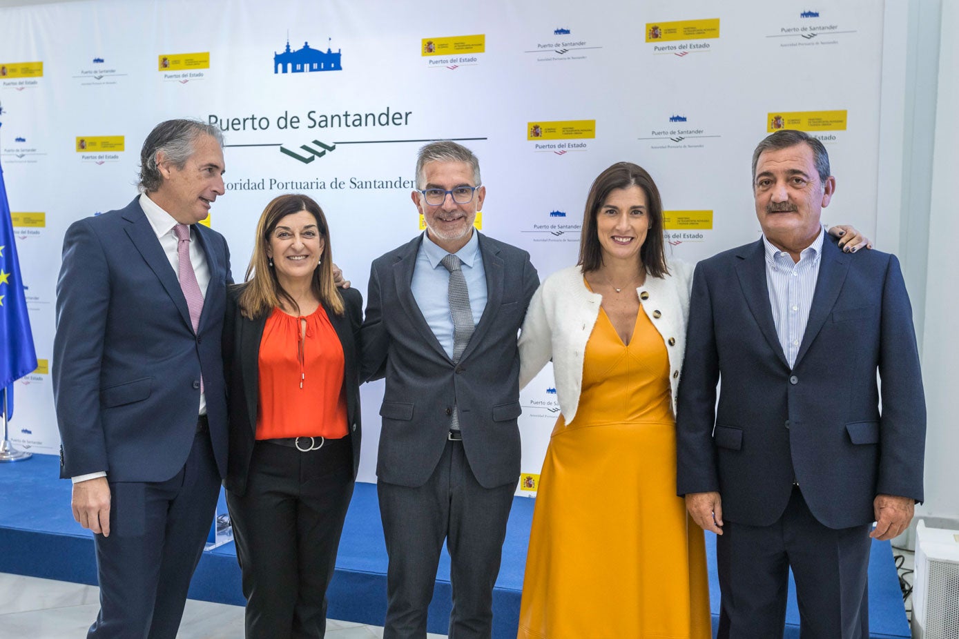 De la Serna, Buruaga, Díaz, Igual y Piñeiro posan al final del acto.