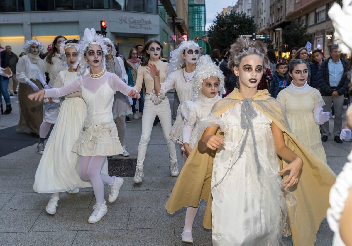 Un pasacalles muy monstruoso para celebrar Halloween en Santander