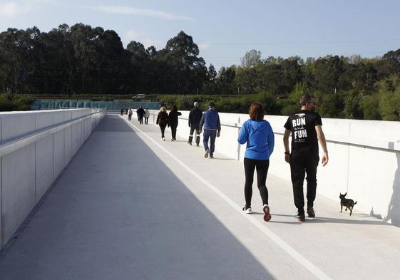Nueva pasarela sobre el río Saja-Besaya.