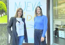 Ana Fernández (izquierda) y Ana Martínez, en la sede de Nueva Vida, en Santander.