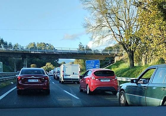 Un atasco de dos horas y media por un choque múltiple en la A-67