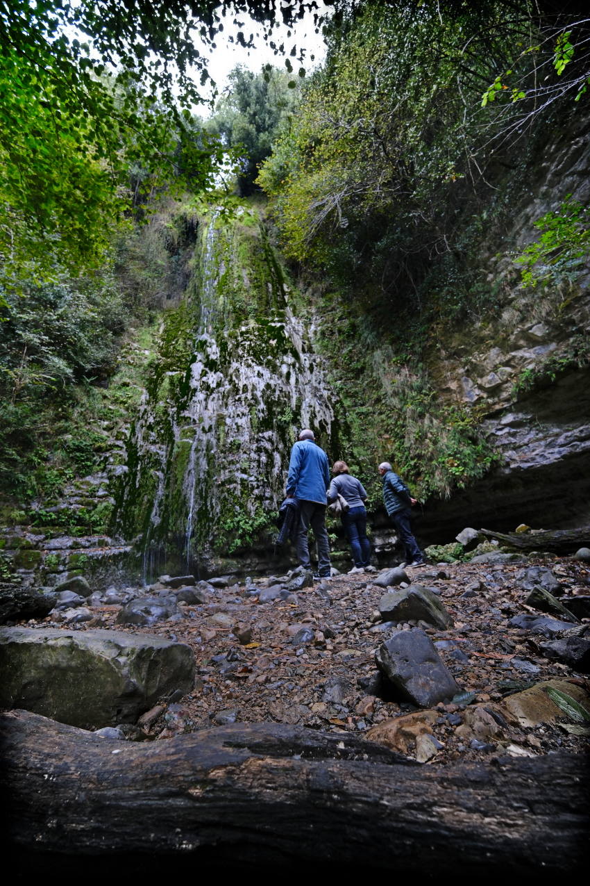 En invierno es cuando más caudal y vistosidad tiene el Churrón de Borleña, que es una roca sedimentaria muy porosa formada por la acción del agua en los paisajes de roca caliza (Kársticos). 