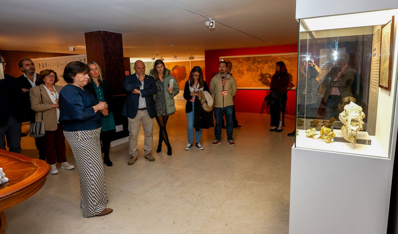 La personalidad de Sanz de Sautuola queda plasmada en una amplia exposición que podrá verse en el Espacio 1973 del Museo de Altamira hasta el 7 de abril de 2024.