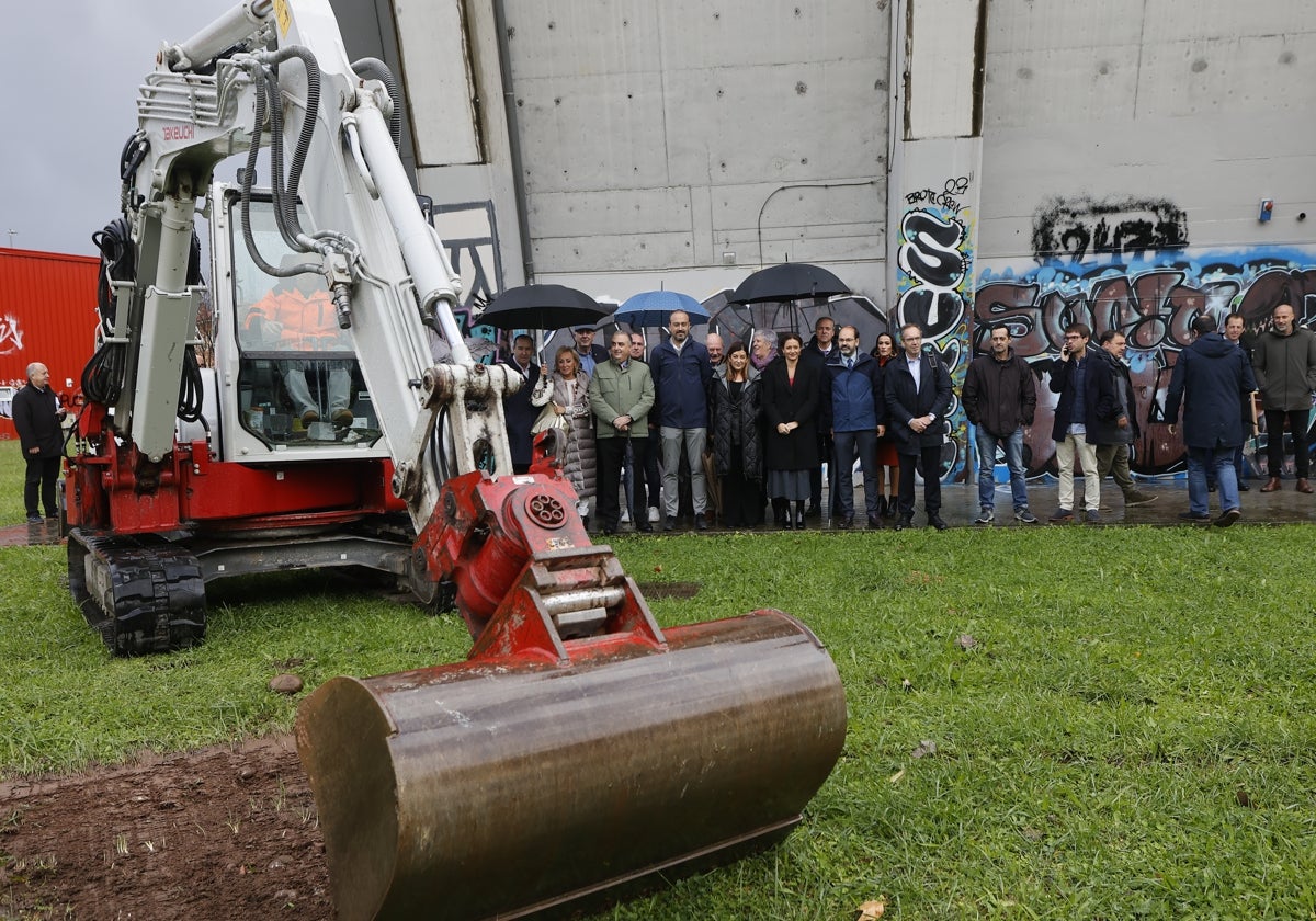 Autoridades y técnicos supervisan el inicio de los trabajos en La Lechera.