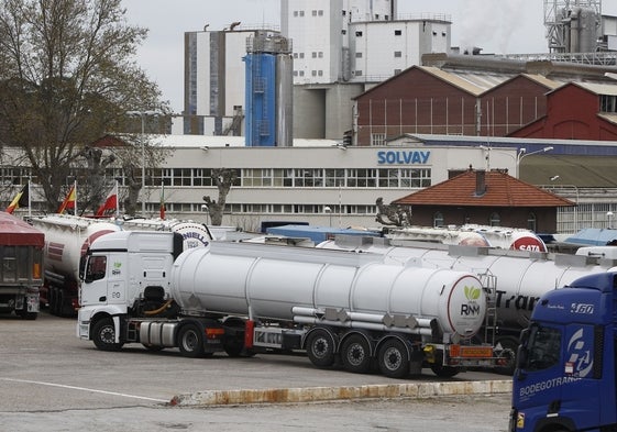 Inmediaciones del complejo industrial que Solvay tiene en Barreda.