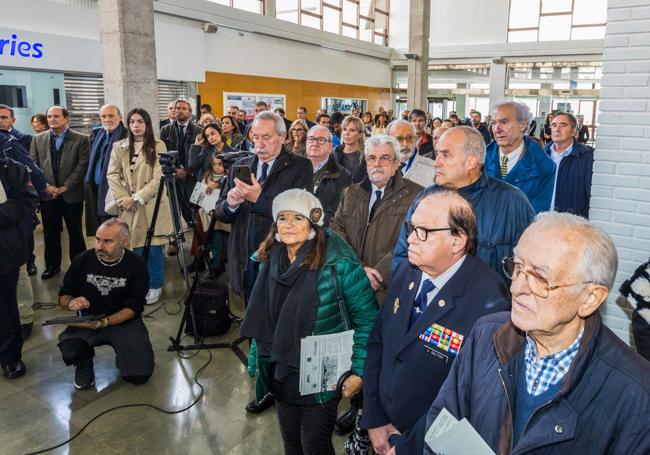 Más de doscientas personas se congregaron en la Estación Marítima.