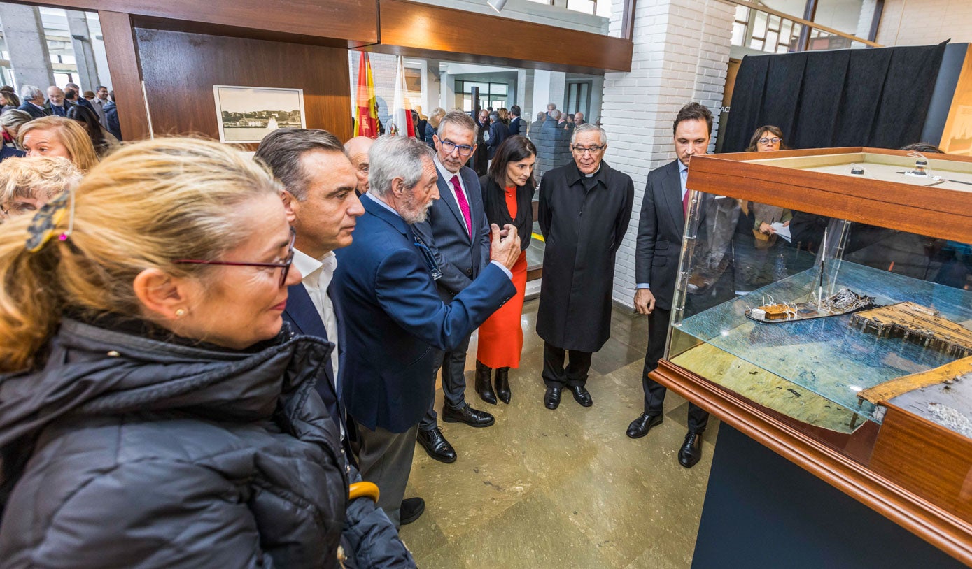 La alcaldesa Gema Igual mostró su agradecimiento a la Asociación Machichaco por el trabajo realizado «para poner en marcha este centro divulgativo, que reúne valioso material documental, una exposición resultante del trabajo de muchas personas y de mucho tiempo». 