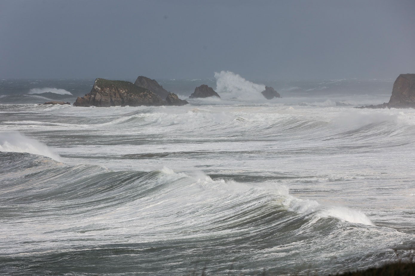 El mar embravecido en Suances