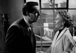 Bárbara Stanwyck y Fred MacMurray, en el filme de Sirk.