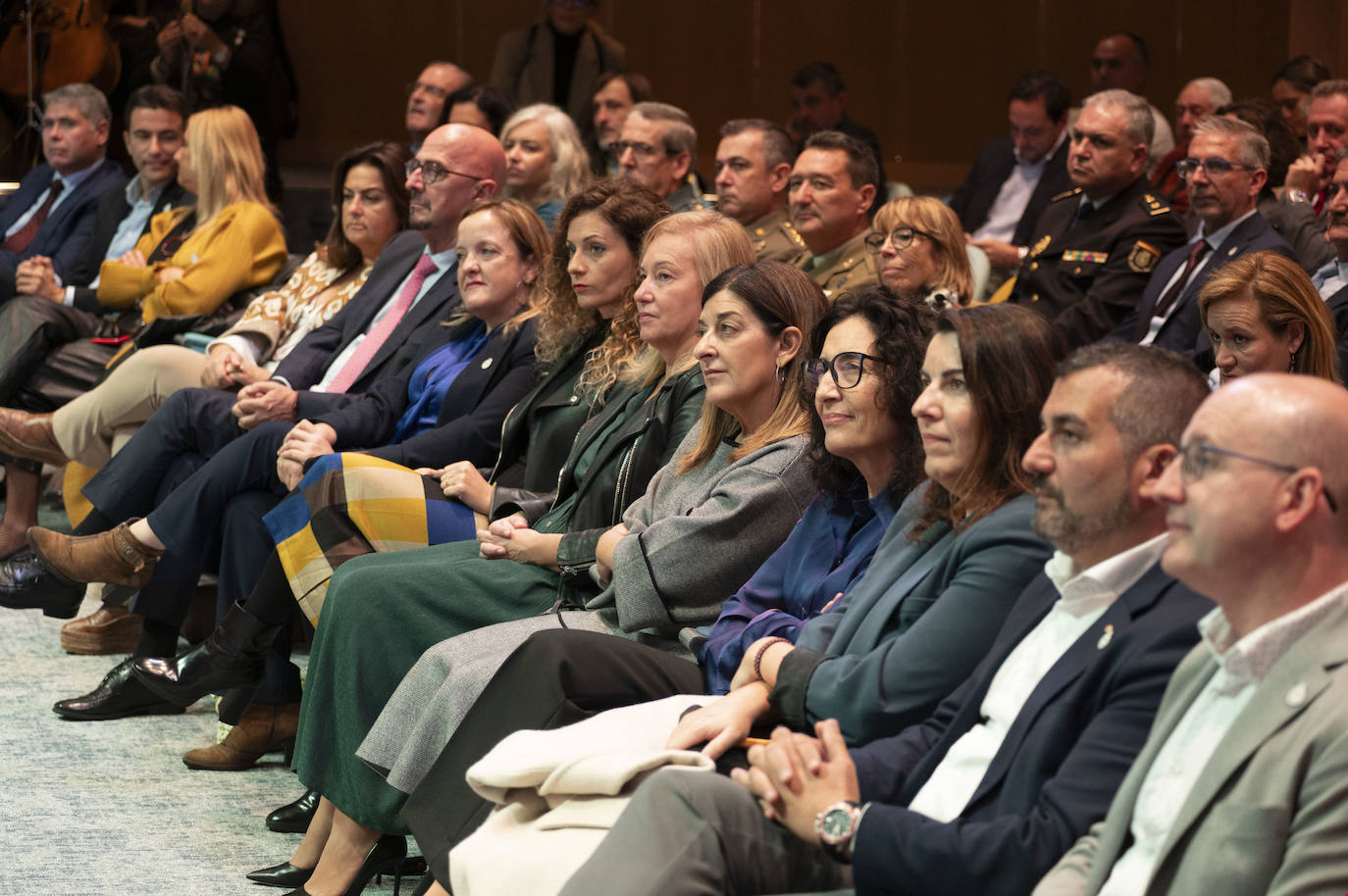 Entre el público se localizaban autoridades como la presidenta regional, María José Sáez de Buruaga, y la delegada de gobierno, Ainoa Quiñones.