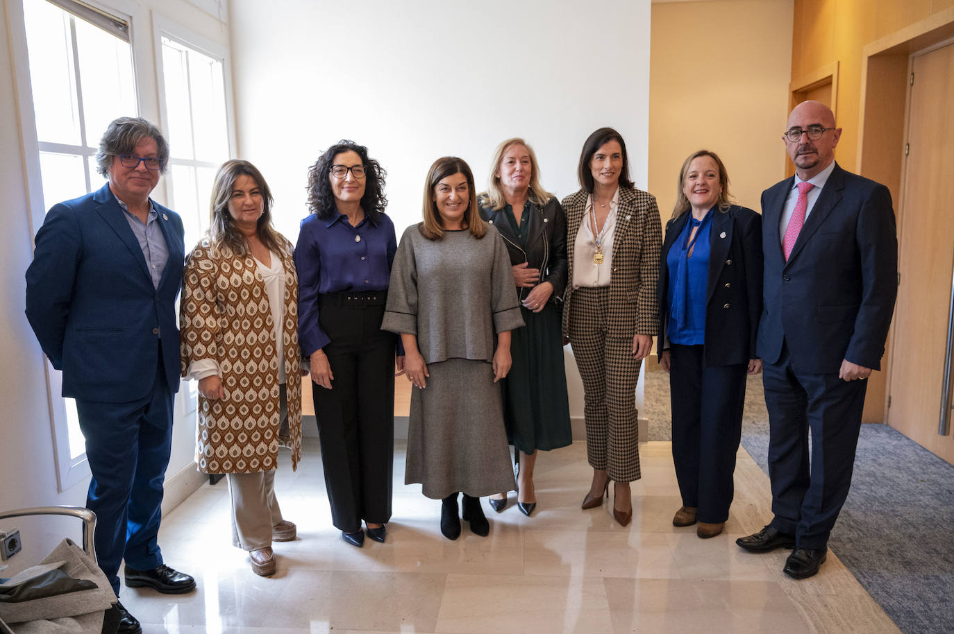 Javier Fernández, Begoña Gómez del Río, María del Mar Pageo, María José Sáez de Buruaga, María José González Revuelta, Gema Igual, Isabel Urrutia y César Pascual.