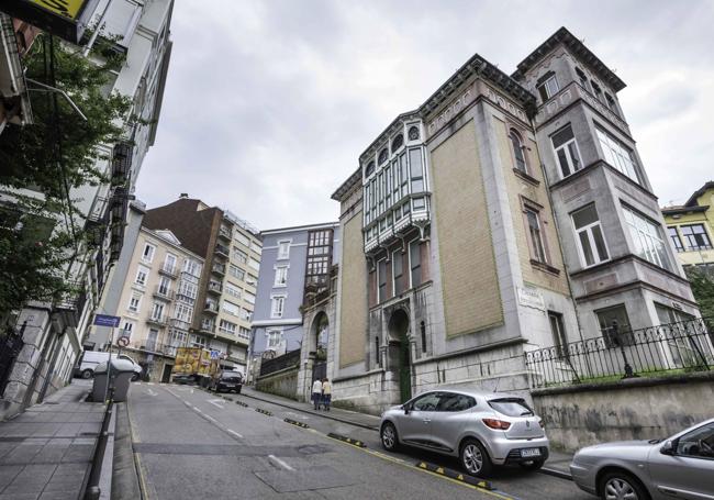 El Palacio de Cortiguera, en el entorno de Cañadío, lleva más de dos décadas desocupado