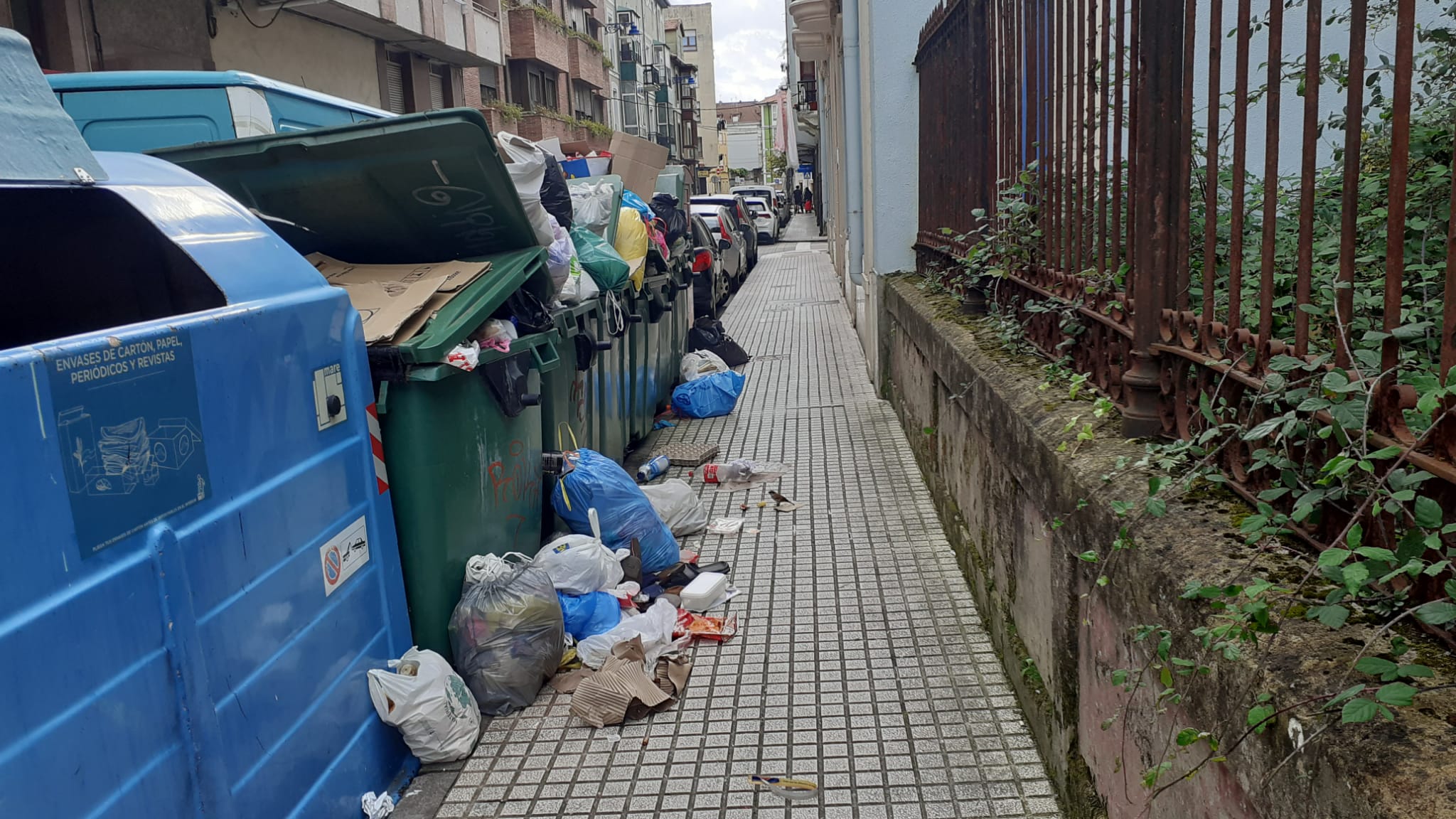 Los residuos ya no dan abasto para albergar tantas bolsas.