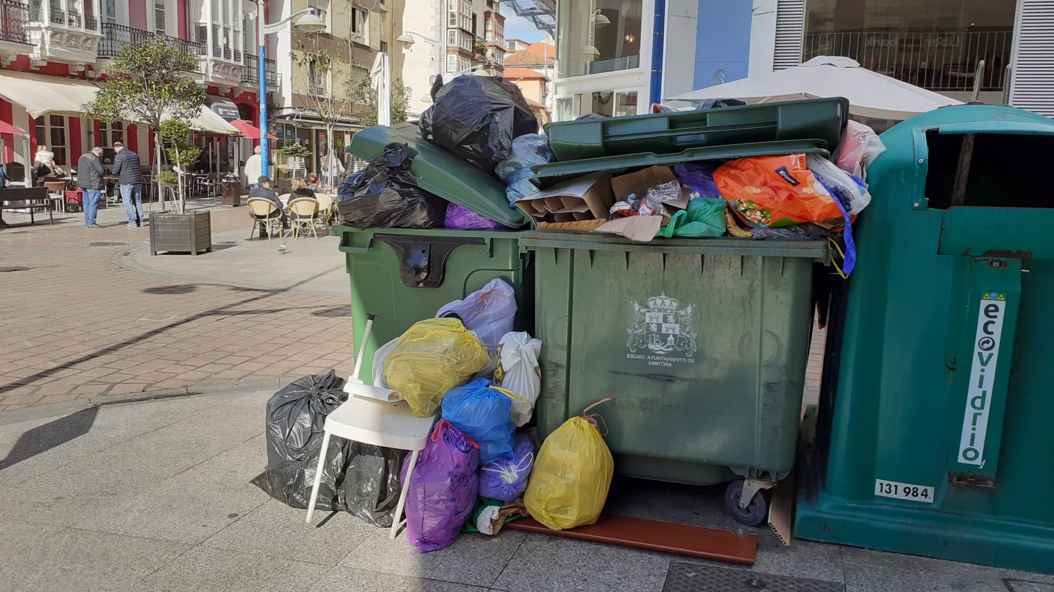 La acumulación de basura genera malos olores.