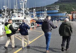 La Guardia Civil de Guipúzcoa publicó en sus redes una imagen de la visita que hicieron al puerto de Santoña la semana pasada.