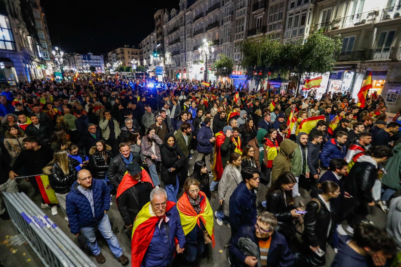 La protesta en el momento en el que se acercaba al Ayuntamiento de Santander.