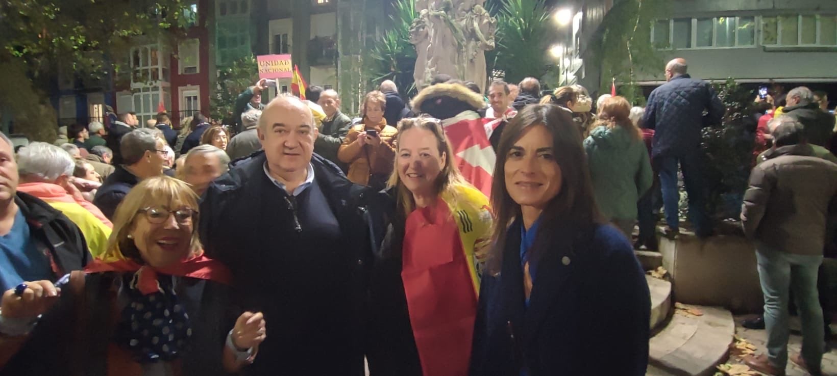 De izquierda a derecha,los rostros de Vox en la manifestación: la diputada Natividad Pérez, el presidente de Vox Cantabria, Emilio del Valle, la diputada Leticia Díaz y la portavoz de la formación en Santander, Laura Velasco.