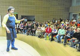 Pepe Rodríguez interactuó con los asistentes, que se mostraron muy participativos con el chef.