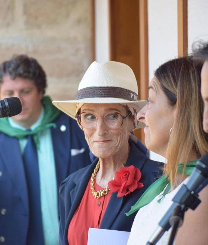 Imagen secundaria 2 - Gema Díaz Villegas, en Piélagos, en su última aparición pública, junto a la presidenta de Cantabria y el alcalde de Piélagos.