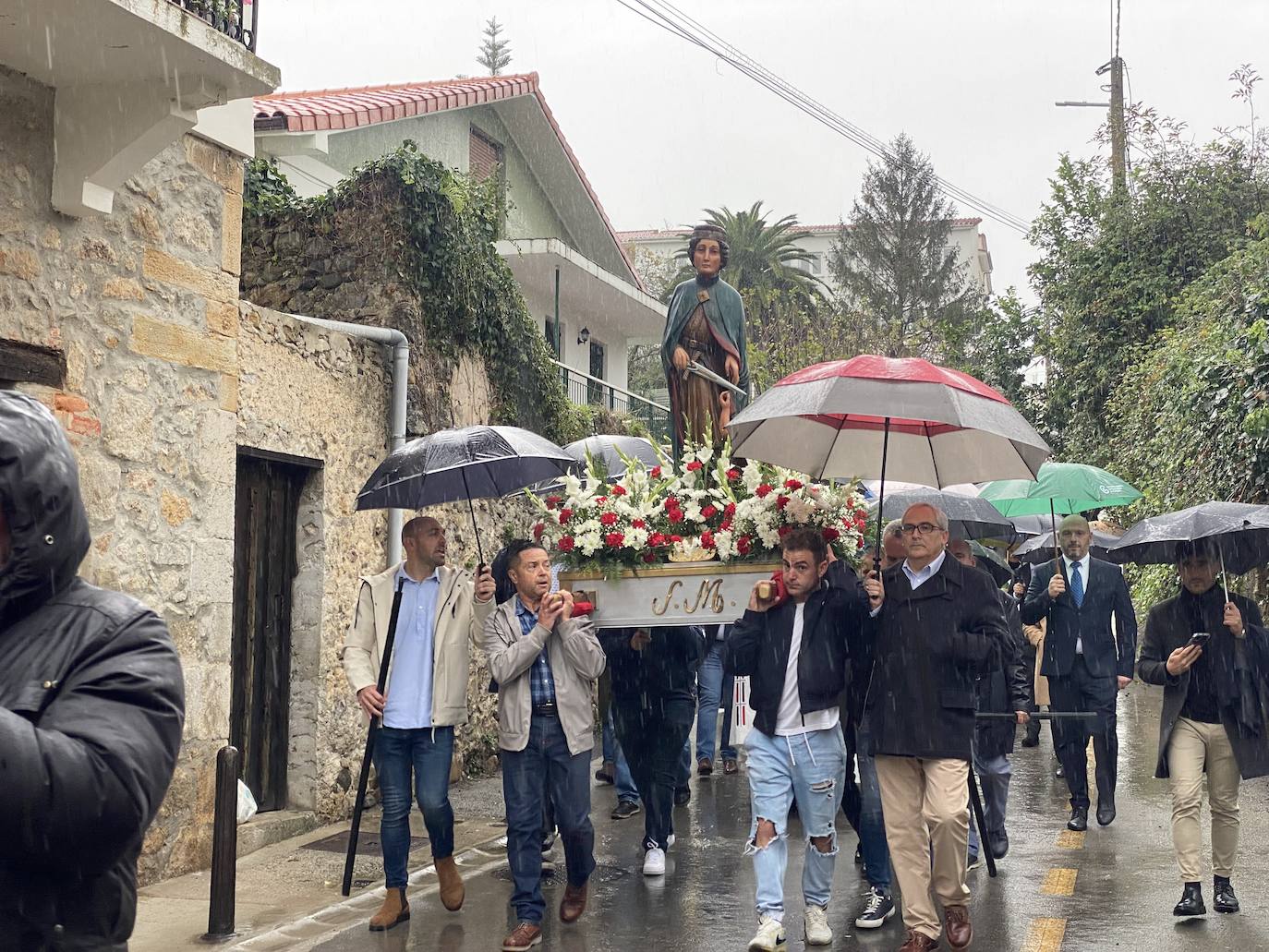 San Martín en procesión desde la ermita hasta la Iglesia de Santa María.