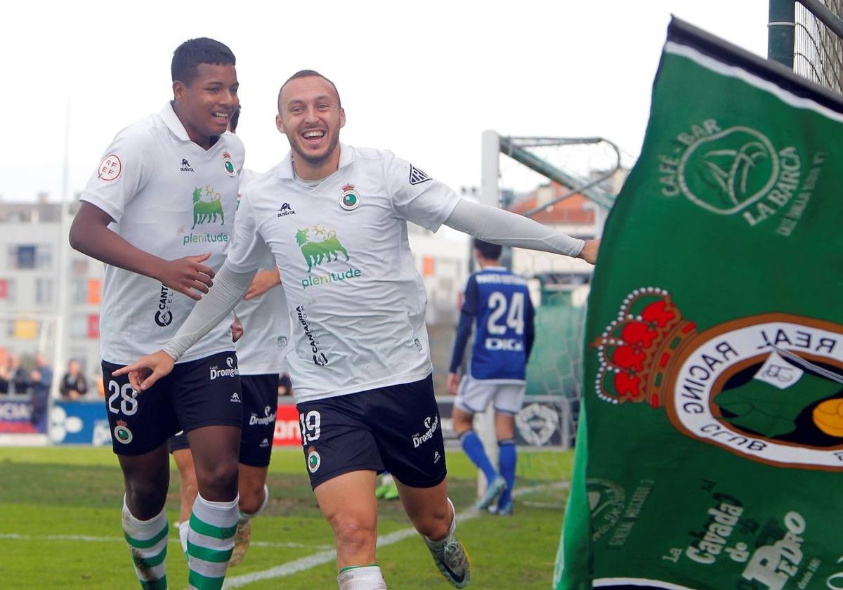 Jeremy y Álvaro Santamaría celebran uno de los tantos verdiblancos.