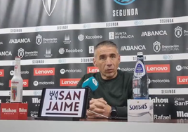 El técnico del Cayón, Luis Fernández, en la rueda de prensa posterior al partido.