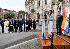 La alcaldesa se dirige a los asistentes a la inauguración