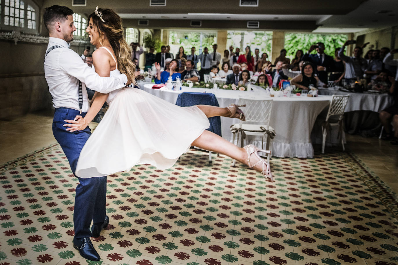 Ane Montero y Félix Arnáiz se casaron en Arnuero el 7 de julio de 2018. Ella era bailarina profesional y él sólo había ensayado dos días la coreografía con la que sorprendieron a sus invitados. El novio recuerda con mucho cariño aquella bachata y el aplauso que recibieron al terminar. 