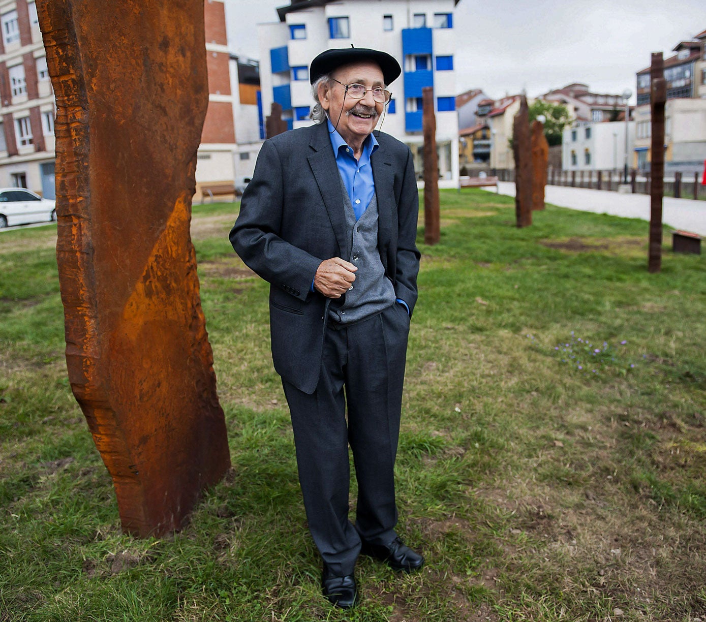 Hace apenas una década, Ibarrola realizó su última visita a Cantabria con motivo de la inauguración en el parque de Reinosa, junto al río, de una instalación en homenaje a los trabajadores de la metalurgia.