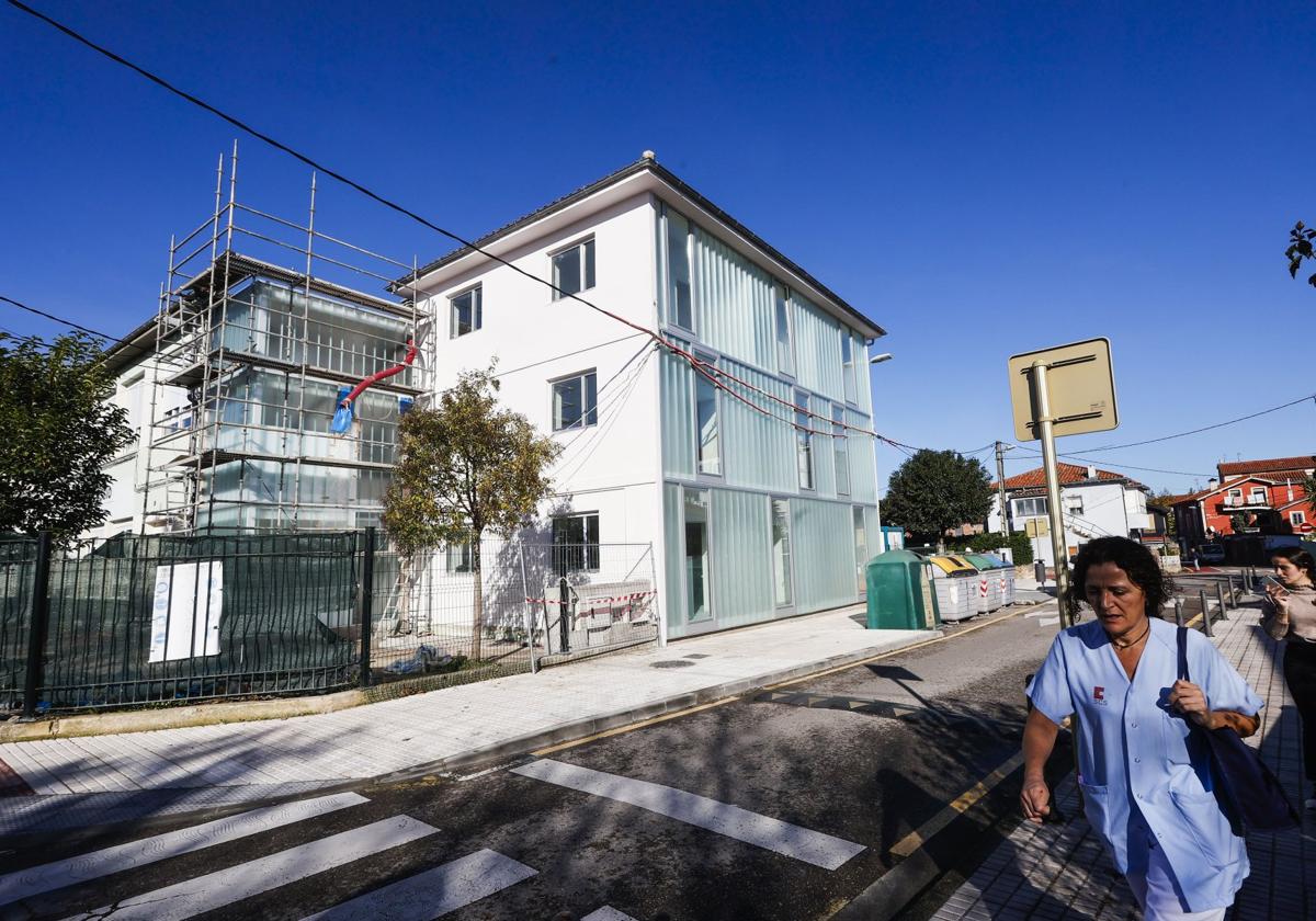 Los trabajos se están ejecutando en la antigua casa de los maestros y han entrado en fase de remates.