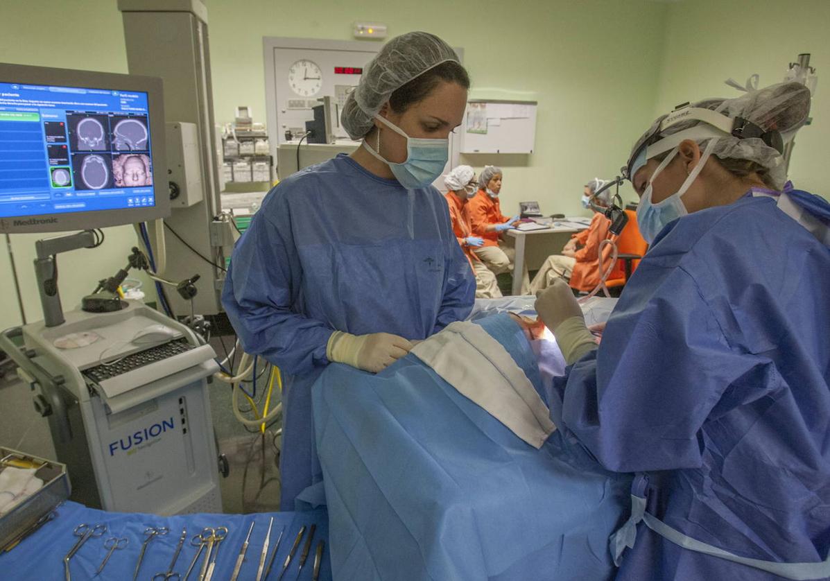 Intervención quirúrgica en el Hospital Valdecilla.