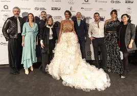 Foto de familia de los diseñadores participantes en Ab Fashion 2023. De izquierda a derecha: Sergio de Lázaro, Elisa Álvarez, Reza Shokouhi, Belén Morales, Lola Muñoz, Modesto Lomba, Álvaro Lucas, Pilar Ibáñez y Raquel López.