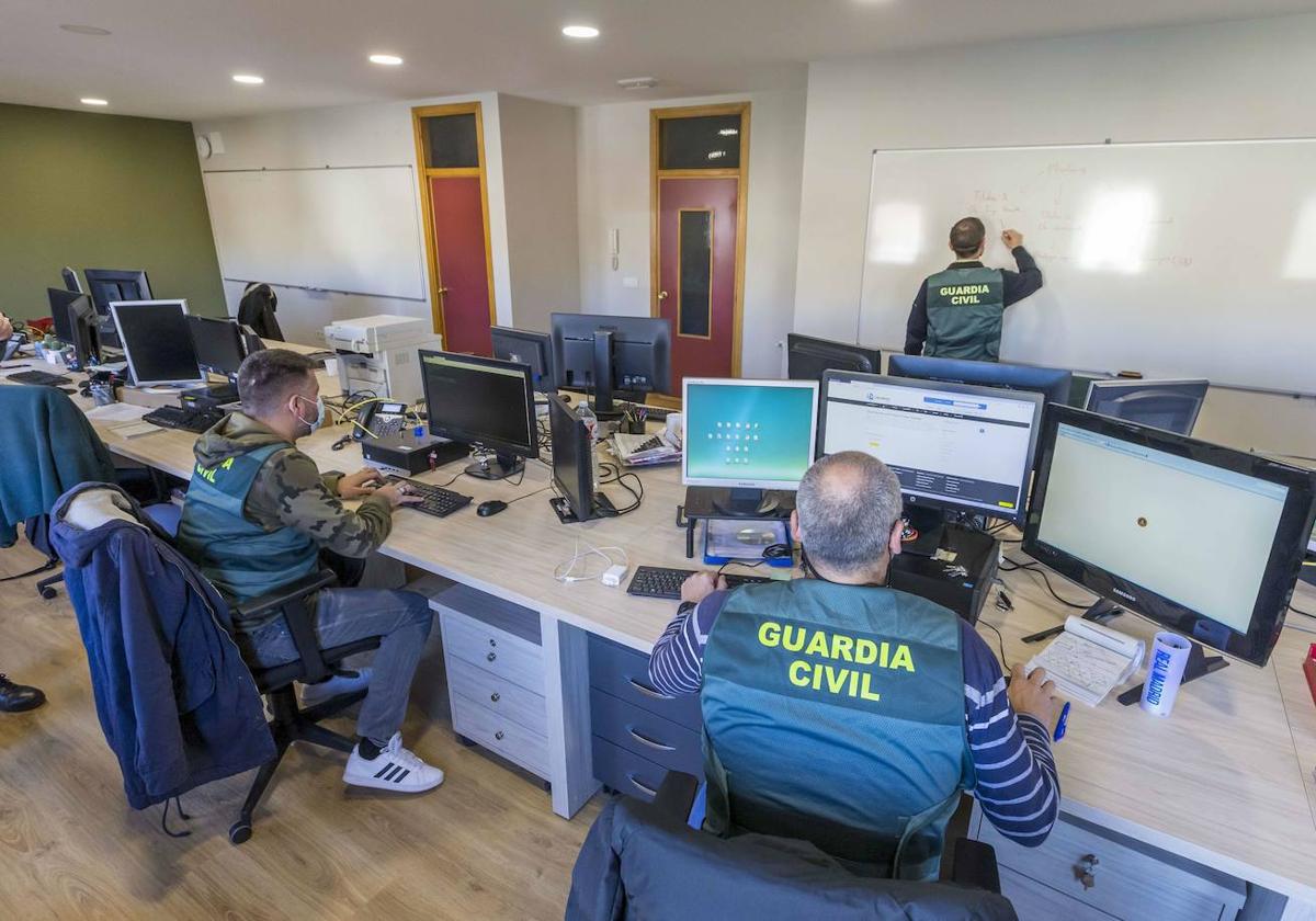 La Guardia Civil tiene un departamento específico para las estafas por internet