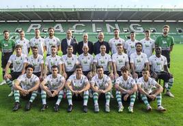 Foto oficial del Racing para esta temporada, homenaje a la plantilla de la 1973-74. Arriba, de izquierda a derecha, Parera, Dani Fernández, Pol Moreno, Germán Sánchez, Sebastián Ceria, Manolo Higuera, José Alberto, Rubén Alves, Aldasoro, Iván Morante y Ezkieta. En la fila del medio, Marco Sangalli, Andrés Martín, Peque, Arana, Ekain, Pombo, Íñigo Vicente, Grenier y Lago Junior. Abajo, los seis cántabros: Juan Gutiérrez, Mantilla, Íñigo Sainz-Maza, Saúl García, Yeray y Mario García.