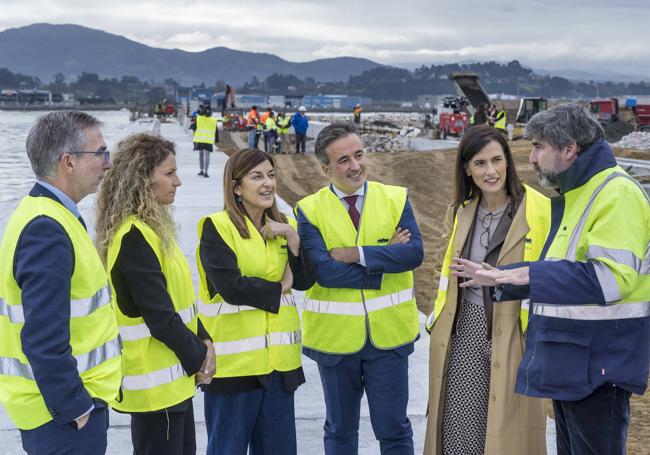 De izquierda a derecha, César Díaz, Ainoa Quiñones, María José Sáenz de Buruaga, Diego Movellán, Gema Igual y Christian Manrique.