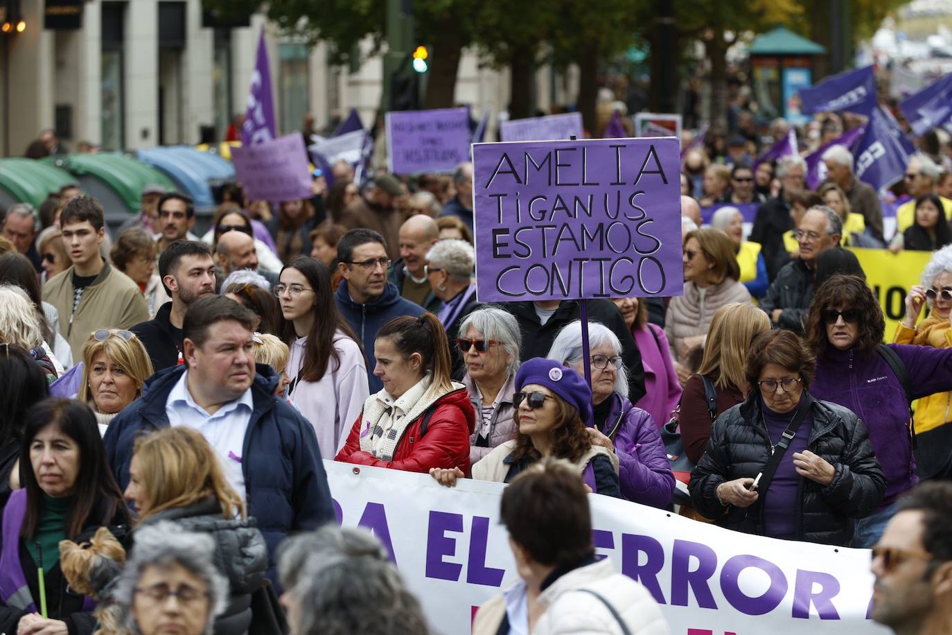 Algunas pancartas se acordaron de casos de mujeres concretos. 