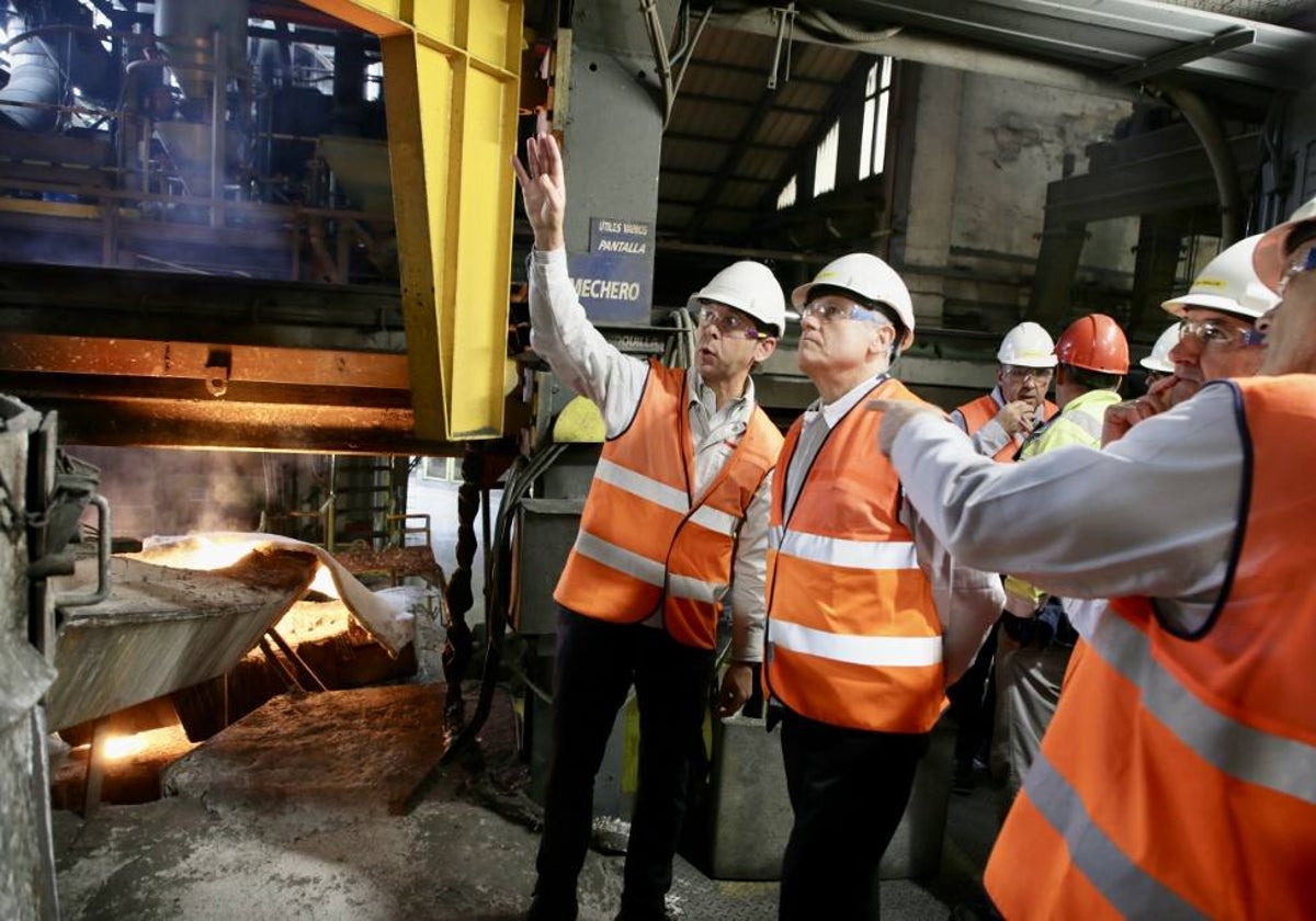 Visita de Arasti a la planta de Nissan en Los Corrales.