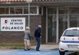 Centro de salud de Polanco, al que los vecinos mayores podrán acercarse con el servicio de taxi que se plantea.